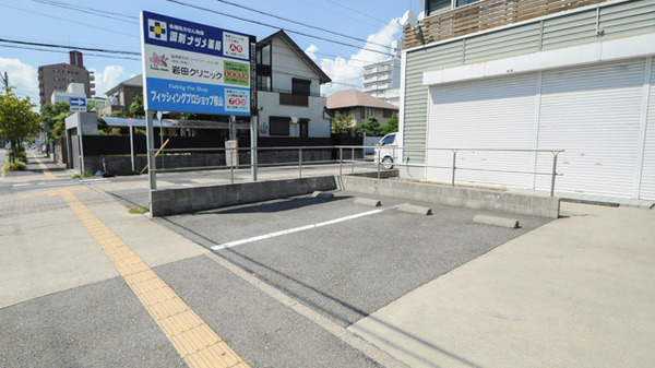 ナツメ薬局　桜山店の駐車場