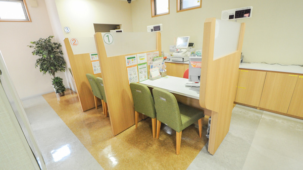 ナツメ薬局 陶生店の受付/カウンター