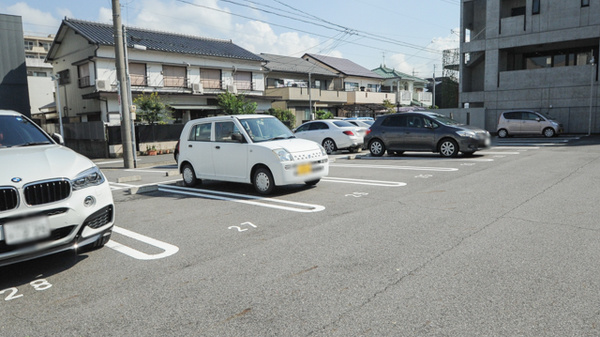 ナツメ薬局 陶生店の駐車場