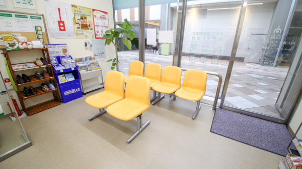 ハロー薬局　テラッセ納屋橋店の待合スペース