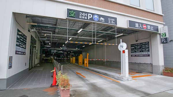 ハロー薬局　テラッセ納屋橋店の駐車場