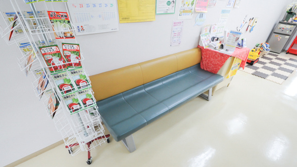 ハロー薬局　福岡中店の待合スペース