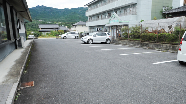ハロー薬局　福岡中店の駐車場