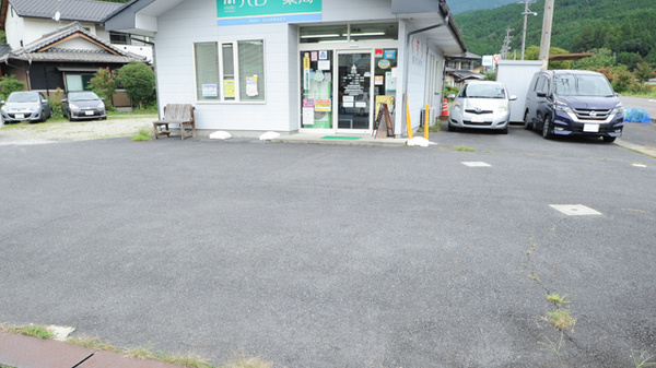ハロー薬局　田瀬店の駐車場