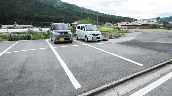 ハロー薬局　加子母店の駐車場