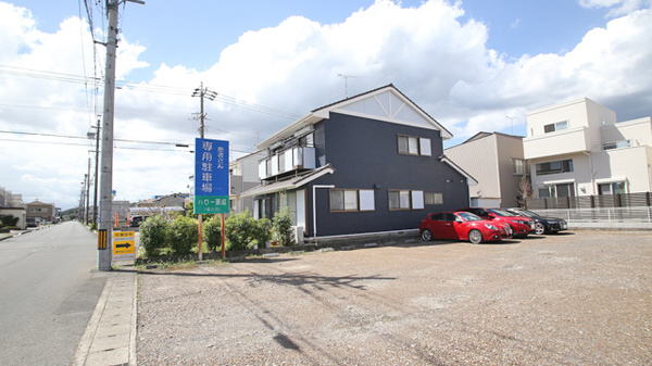 ハロー薬局　福光店の駐車場