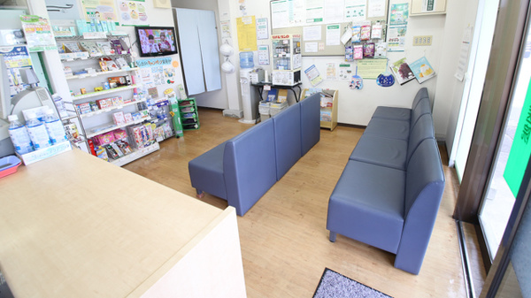 ハロー薬局　福光店の待合スペース