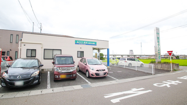 ハロー薬局　尾西店の駐車場