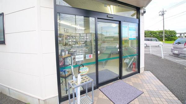 ハロー薬局　尾西店の入口