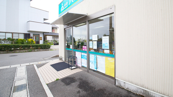 ハロー薬局　海津店の入口