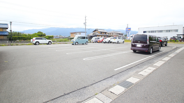 ハロー薬局　海津店の駐車場