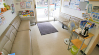 ハロー薬局　中小田井店の待合スペース