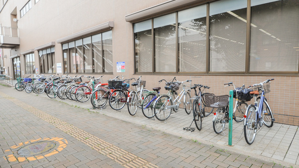 ハロー薬局　久居駅メディカルフロア店の駐輪場