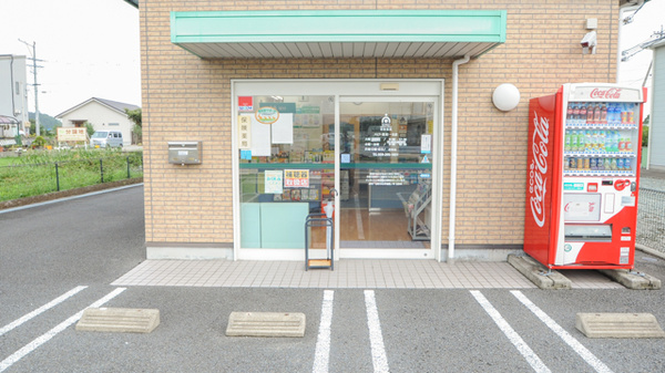 ハロー薬局　一志店の入口
