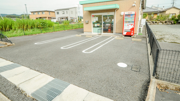 ハロー薬局　一志店の駐車場