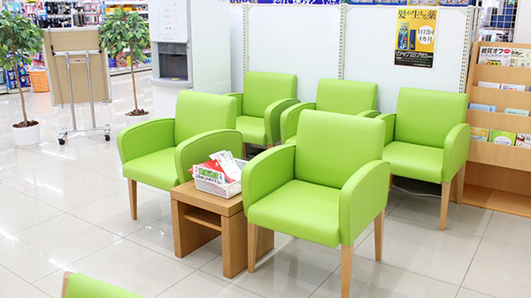 ドラッグセイムスゆめまち習志野台モール薬局の待合スペース
