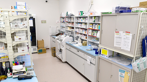 セイムスさいたま上大久保薬局の調剤室