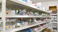 セイムスさいたま上大久保薬局の薬棚