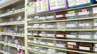 スローライフ薬局の薬棚