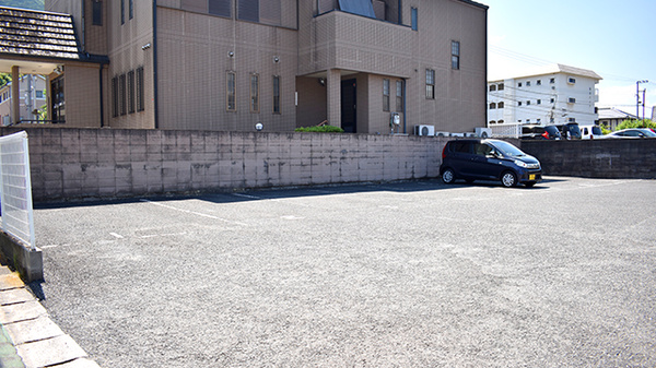 大信薬局足立店の駐車場
