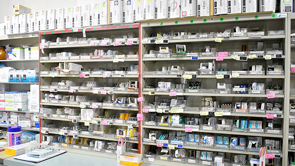 大信薬局メディック店の薬棚