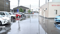 ひび薬局の駐車場