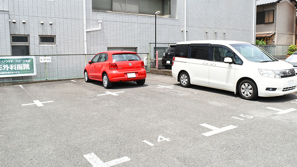 えくぼ調剤薬局の駐車場