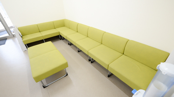 そうごう薬局　向島店の待合スペース