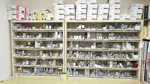 有限会社　まつばら薬局西唐津店の薬棚