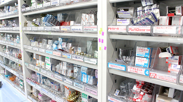 りぼん薬局新屋店の薬棚