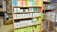 有限会社白数薬局京都店の薬棚