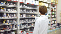 聖和堂薬局の作業風景