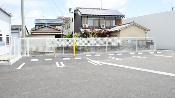 スギ薬局　宝殿店の駐車場