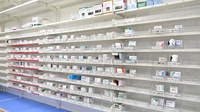 スギ薬局　川崎藤崎店の薬棚