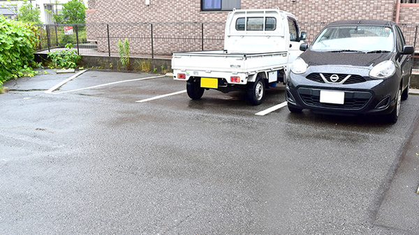 ポポス薬局 東海店の駐車場
