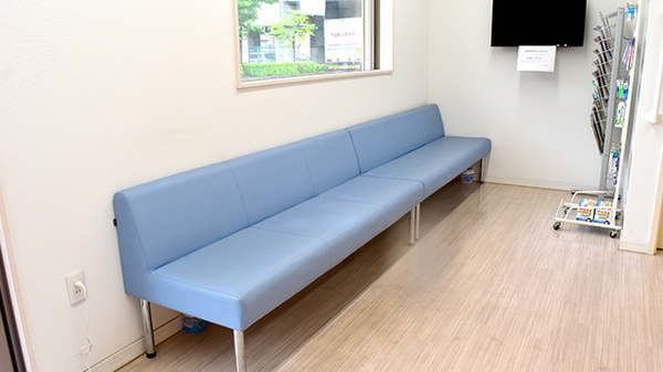 ポポス薬局 東海店の待合スペース