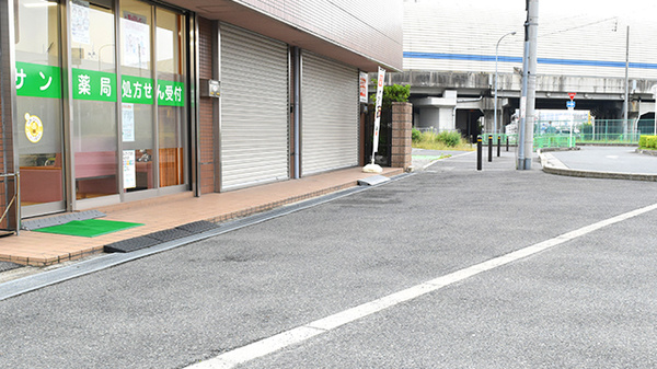 サン薬局の駐車場