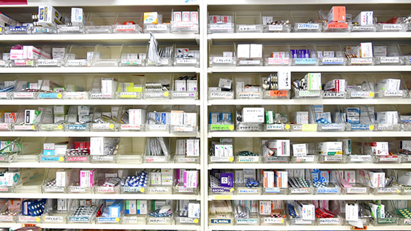 エール薬局　百石店の薬棚