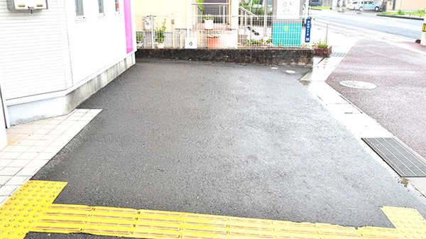 エール薬局　百石店の駐車場