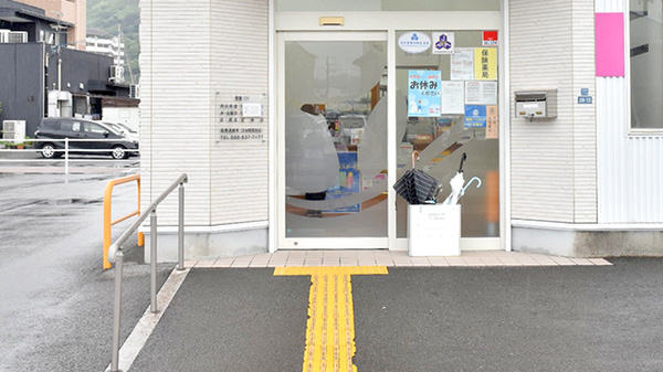 エール薬局　百石店の入口