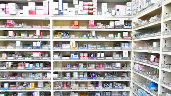 エール薬局　たかす店の薬棚