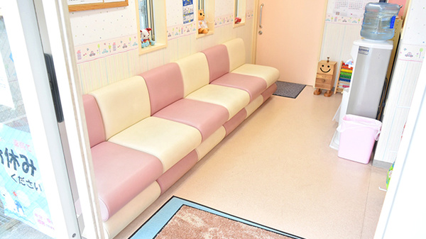 エール薬局　きっず店の待合スペース