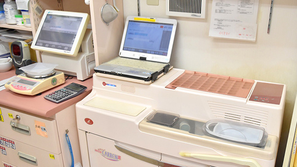 エール薬局　きっず店の調剤器具