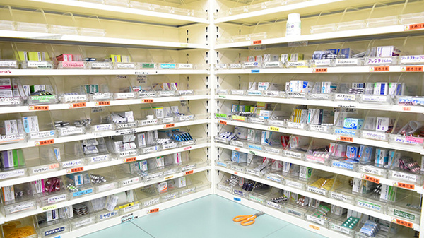ハロー薬局　大津店の薬棚