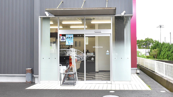 エール薬局　医大前店の入口