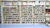 エール薬局　医大前店の薬棚