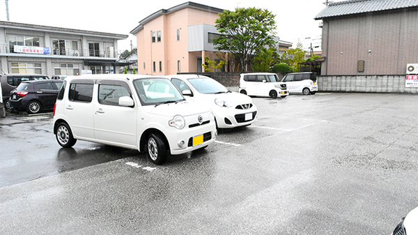 エール薬局　たかおか店の駐車場