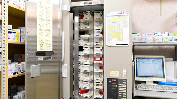 エール薬局　たかおか店の調剤器具