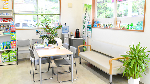 エール薬局　おおつき店の待合スペース