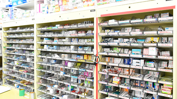 エール薬局　おおつき店の薬棚